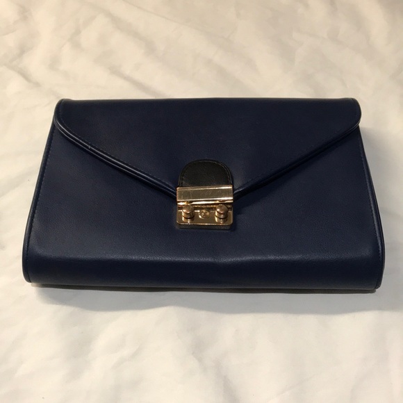 2 for $26 Crossbody purse - Picture 1 of 5
